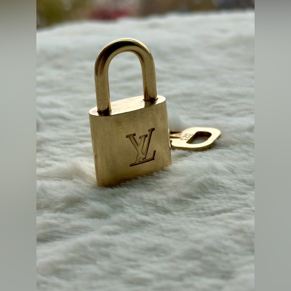Vintage Louis Vuitton Lock & Key #323 – Cleaned, Polished And Beautiful! - Picture 8 of 9